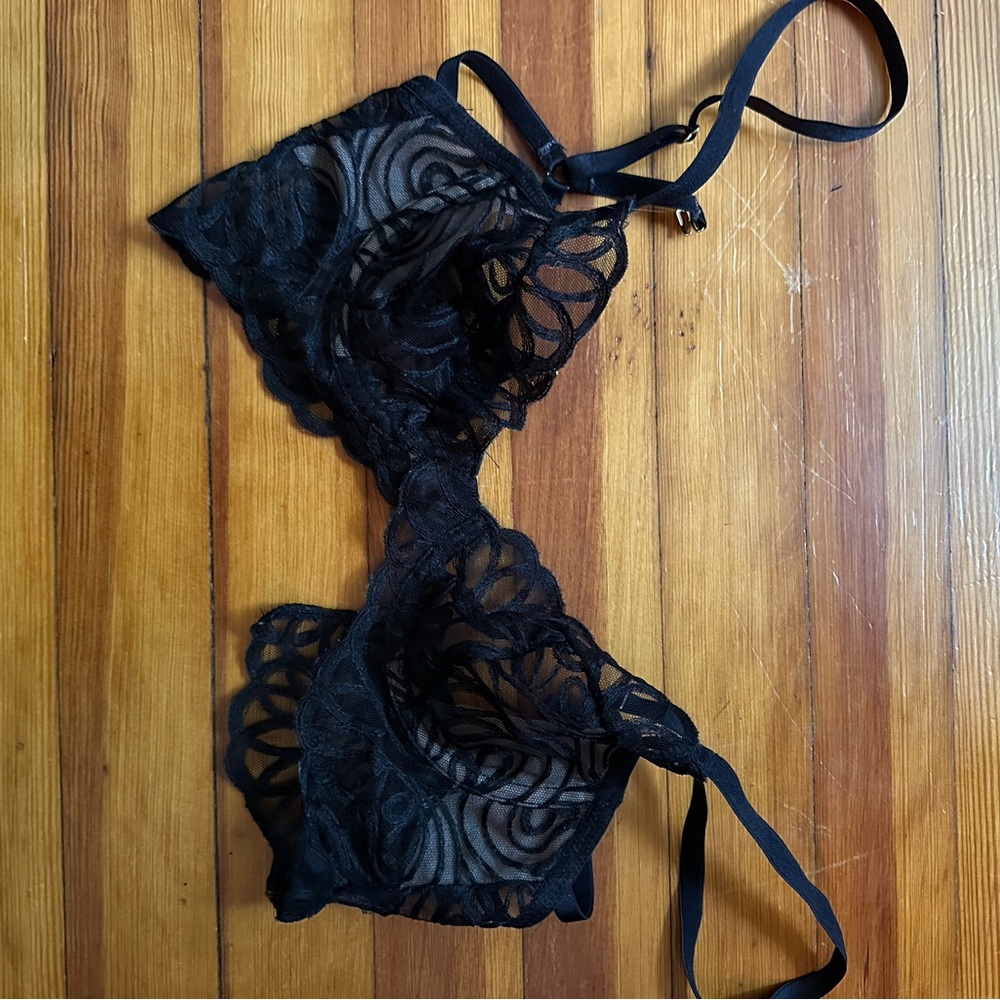 For love and lemons 🍋 Black Lace Bra